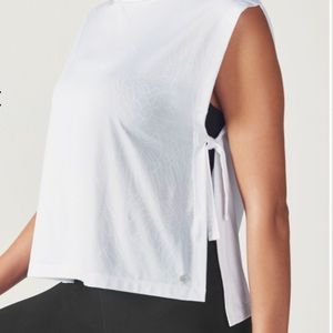 🆕 NWT Fabletics Kalpana Tee Size L in White